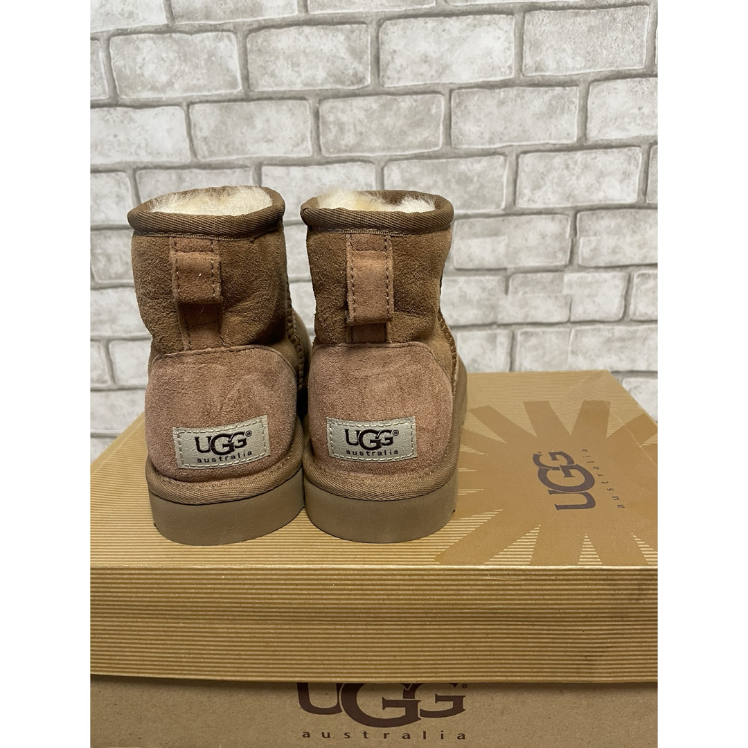 UGG(アグ)の【新品未使用】UGG ムートンブーツ 22cm レディースの靴/シューズ(ブーツ)の商品写真