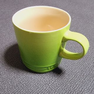 ルクルーゼ(LE CREUSET)の【新品】ル・クルーゼ　マグカップ350ml　色:グリーン(グラス/カップ)