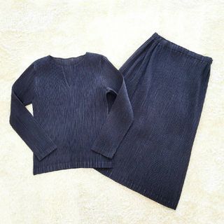 プリーツプリーズイッセイミヤケ(PLEATS PLEASE ISSEY MIYAKE)の【美シルエット】プリーツプリーズ　スカート　トップス　セットアップ　ブラック(セット/コーデ)