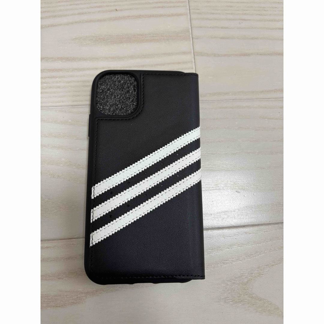 adidas(アディダス)のadidas アディダス iphone 11 手帳型ケース  スマホ/家電/カメラのスマホアクセサリー(iPhoneケース)の商品写真