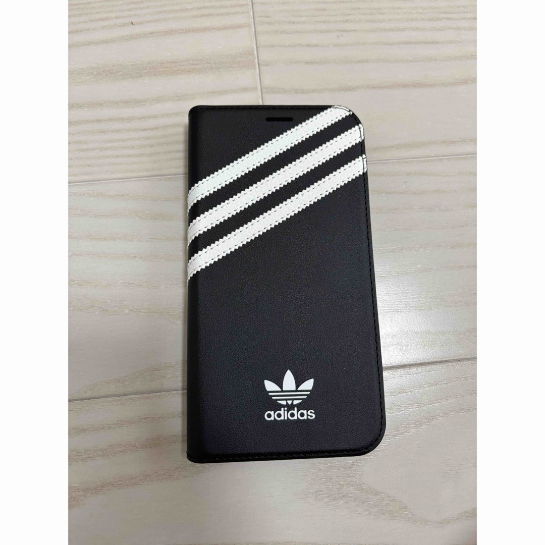 adidas(アディダス)のadidas アディダス iphone 11 手帳型ケース  スマホ/家電/カメラのスマホアクセサリー(iPhoneケース)の商品写真