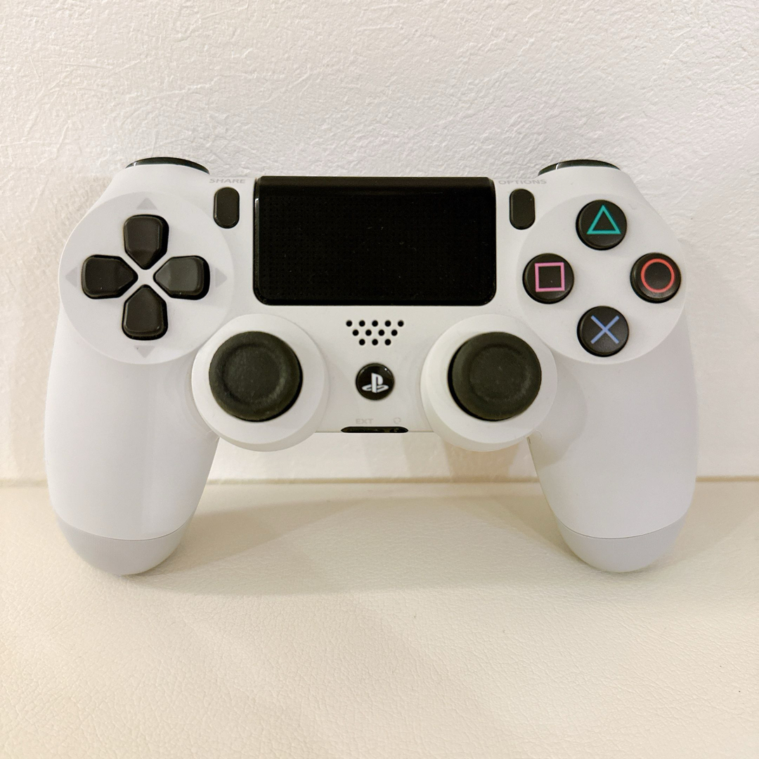 PlayStation4(プレイステーション4)の美品 ワイヤレスコントローラー (DUALSHOCK 4) グレイシャーホワイト エンタメ/ホビーのゲームソフト/ゲーム機本体(その他)の商品写真