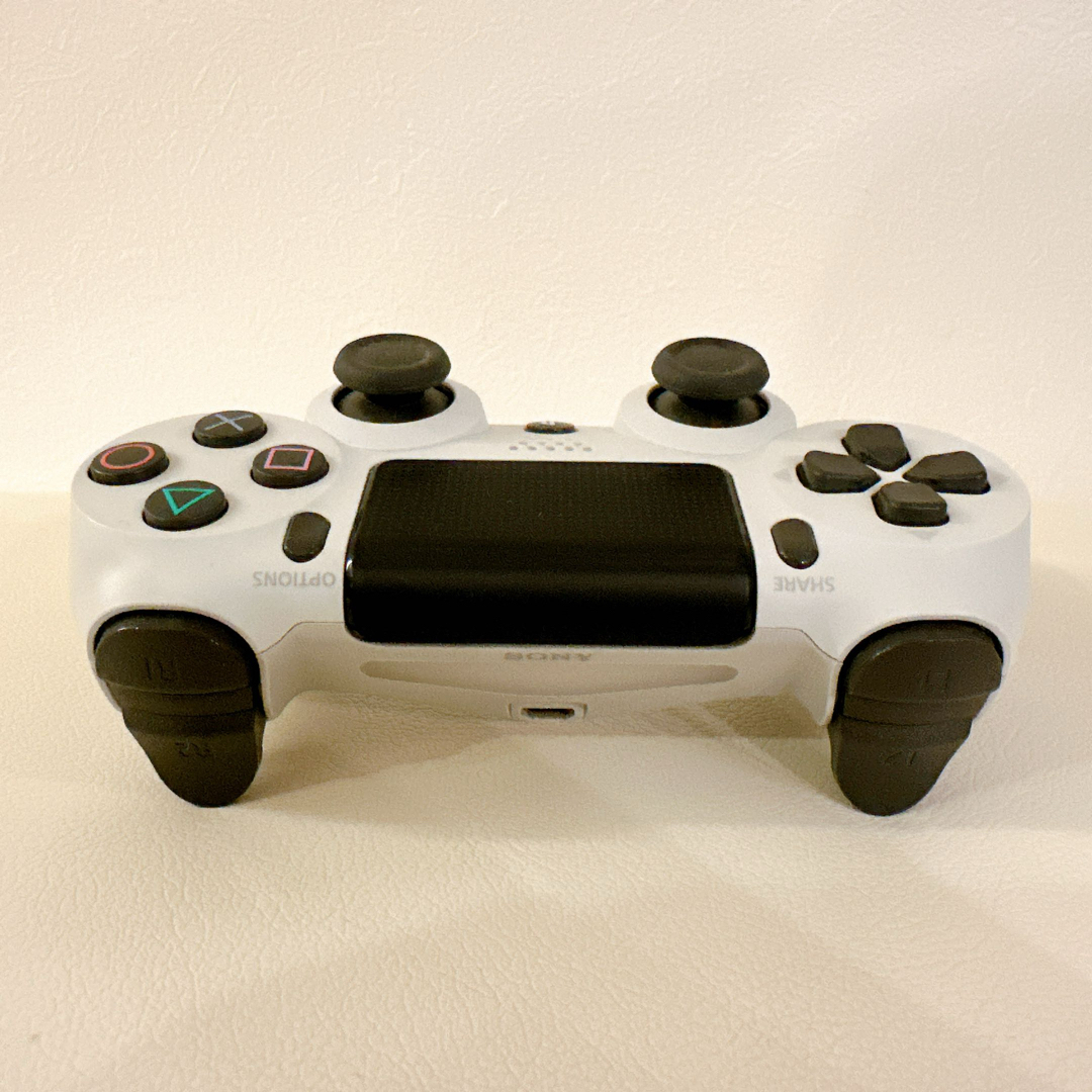 PlayStation4(プレイステーション4)の美品 ワイヤレスコントローラー (DUALSHOCK 4) グレイシャーホワイト エンタメ/ホビーのゲームソフト/ゲーム機本体(その他)の商品写真