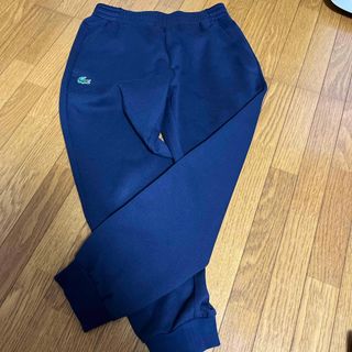 ラコステ(LACOSTE)の「コアパフォーマンス」バックヨークメッシュ切り替えトラックパンツ  (ジャージ)