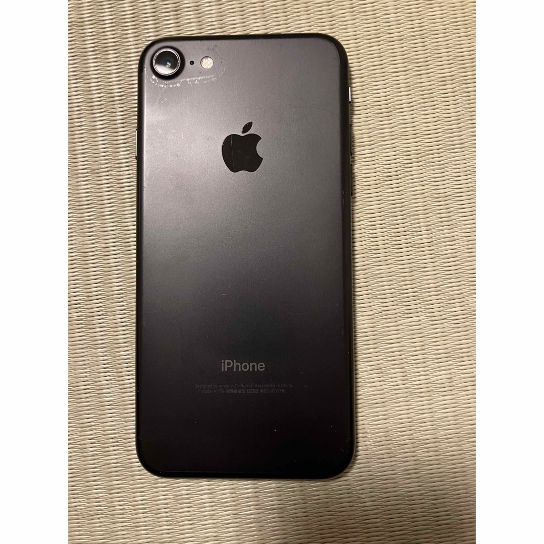 iPhone(アイフォーン)のiPhone7 ブラック　32G スマホ/家電/カメラのスマートフォン/携帯電話(スマートフォン本体)の商品写真