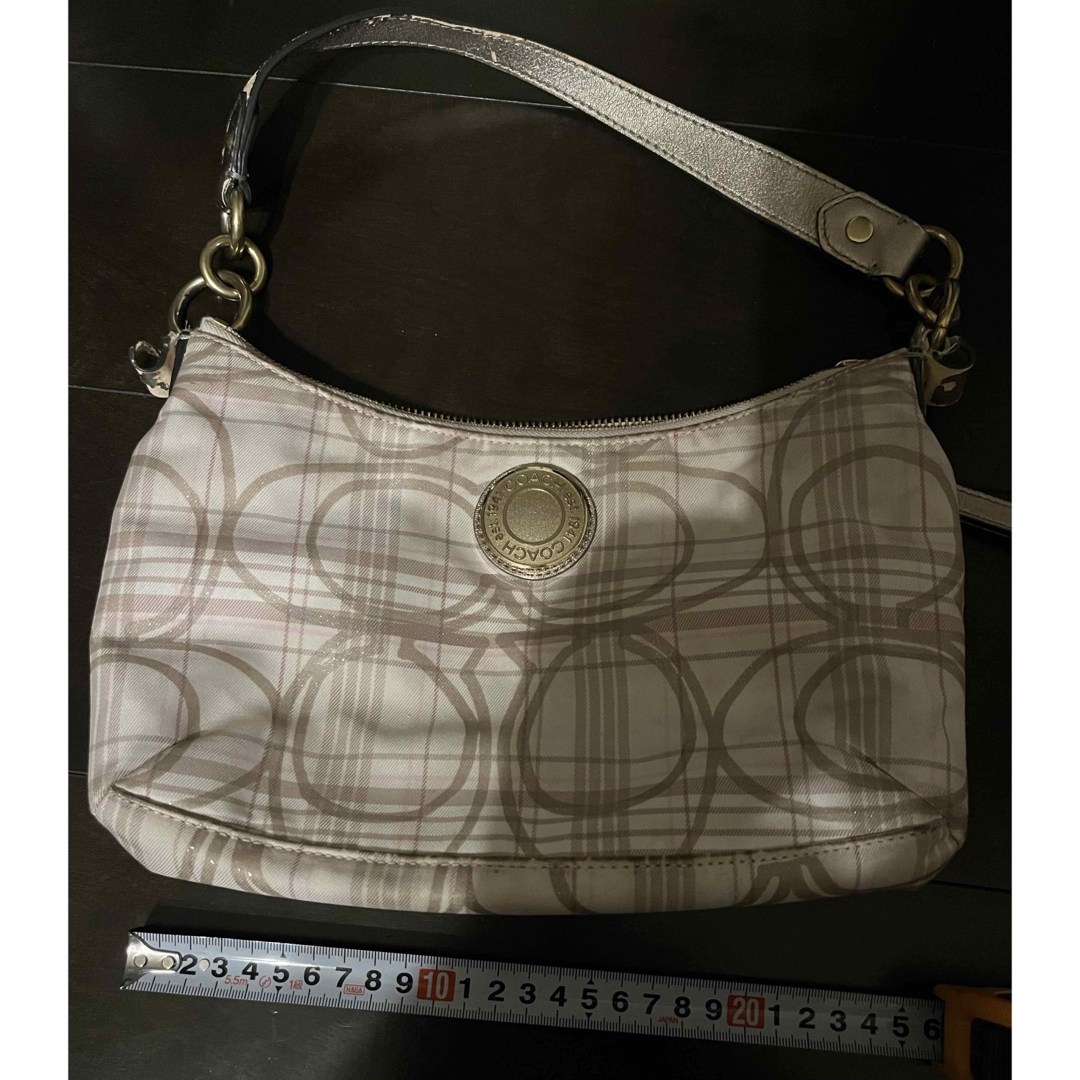 COACH(コーチ)のコーチショルダーバッグ　ピンクベージュ レディースのバッグ(ショルダーバッグ)の商品写真