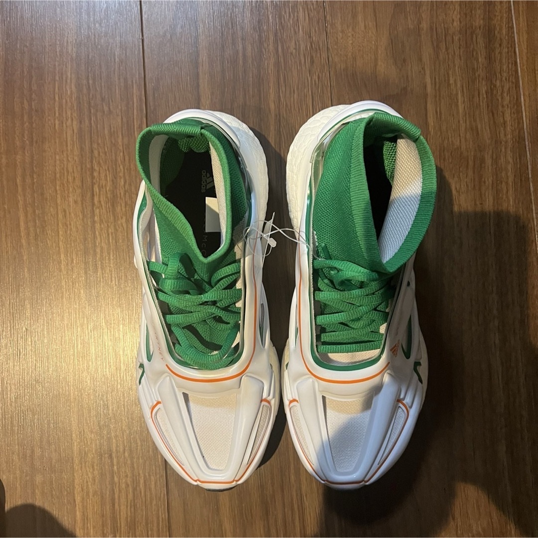 adidas by Stella McCartney(アディダスバイステラマッカートニー)の☆新品未使用☆アディダスバイステラマッカートニー　緑　スニーカー　靴　レディース レディースの靴/シューズ(スニーカー)の商品写真