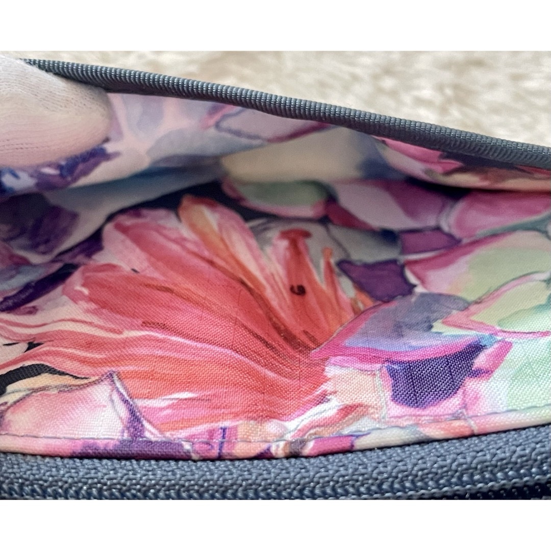 LeSportsac(レスポートサック)のレスポートサック　ピンク系　多肉植物　デザートブルーム柄　長財布 レディースのファッション小物(財布)の商品写真