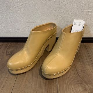 マウジー(moussy)のMOUSSY 新品未使用 ウッドソールスタッズサボ ベージュ 福袋 半額 セール(サンダル)