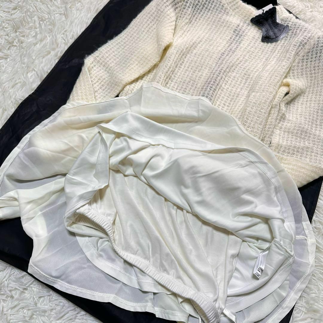 rienda(リエンダ)の新品タグ付き　rienda リエンダ　裾フレア　セーター　ホワイト レディースのトップス(ニット/セーター)の商品写真