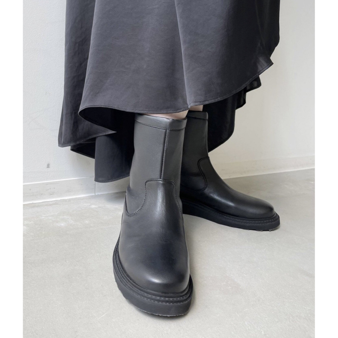 L'Appartement DEUXIEME CLASSE(アパルトモンドゥーズィエムクラス)のカミナンド ブーツ TRECK SOLE BACK ZIP BOOTS レディースの靴/シューズ(ブーツ)の商品写真