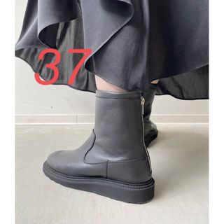 アパルトモンドゥーズィエムクラス(L'Appartement DEUXIEME CLASSE)のカミナンド ブーツ TRECK SOLE BACK ZIP BOOTS(ブーツ)