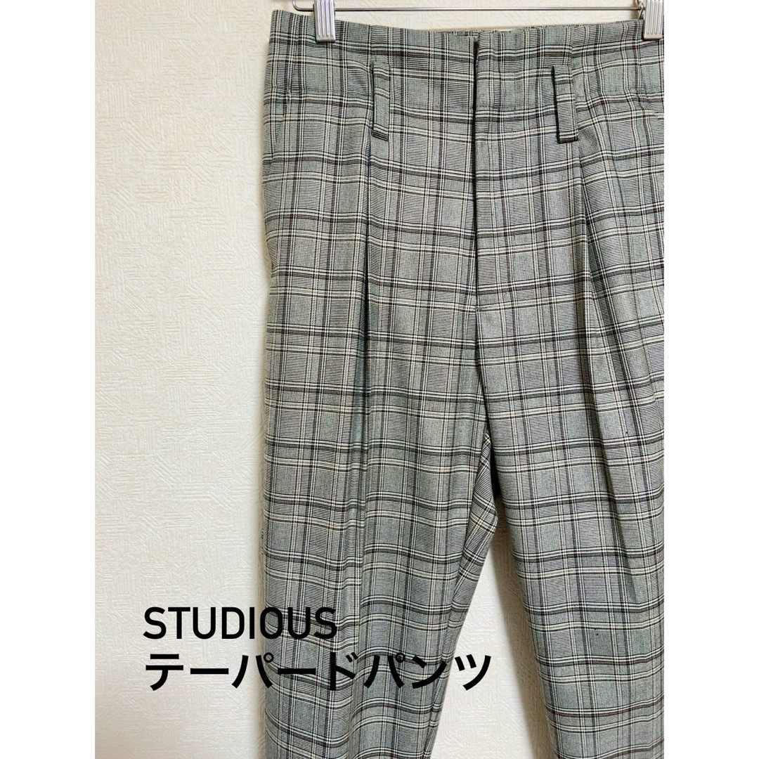 STUDIOUS(ステュディオス)の【美品】 STUDIOUS ベルテッドテーパードパンツ グレー チェック メンズのパンツ(スラックス)の商品写真