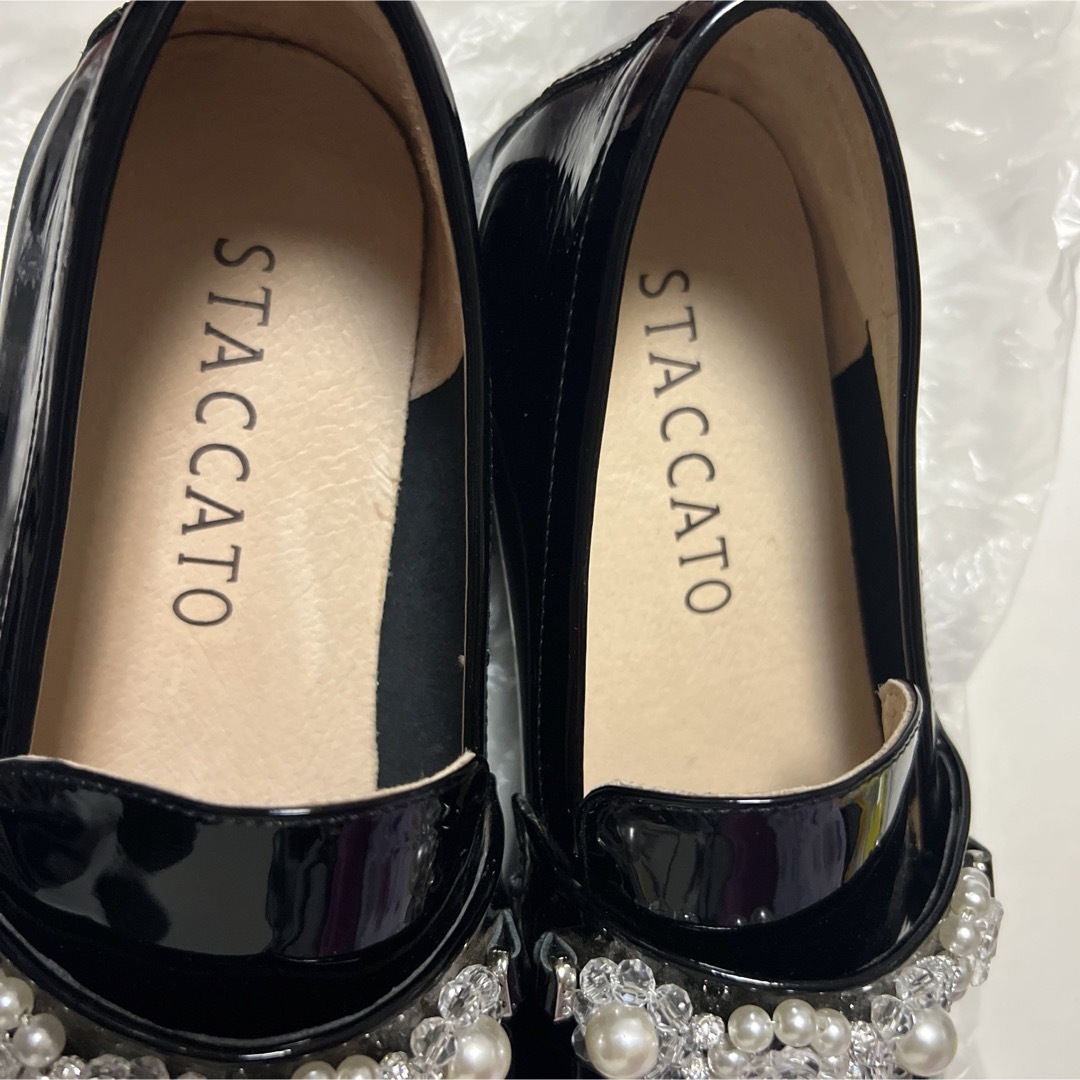 STACCATO(スタッカート)のスタッカート　極美品　ビジュー付きローファーブラック　23㌢　匿名配送 レディースの靴/シューズ(ローファー/革靴)の商品写真