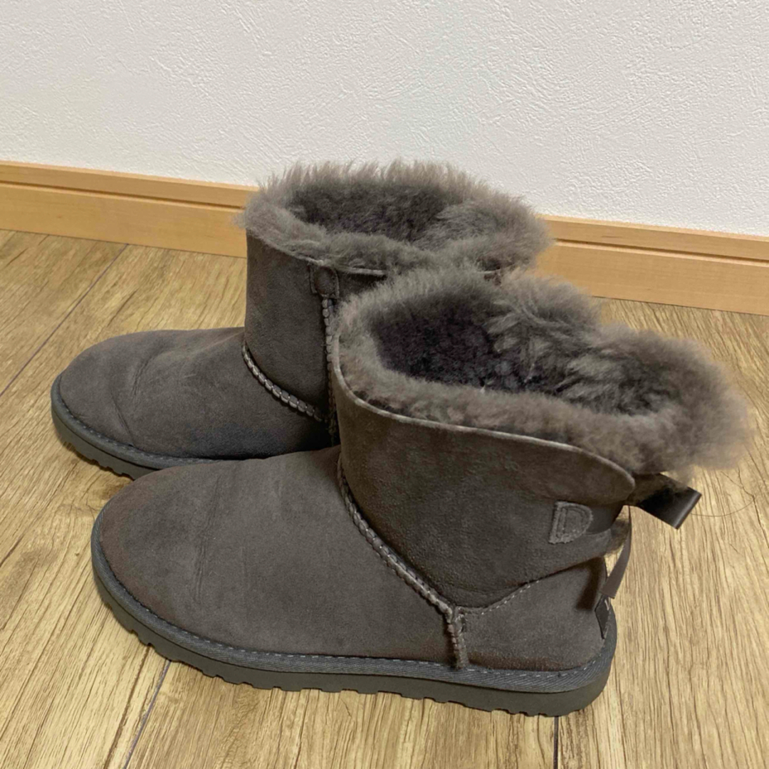 UGG(アグ)のUGG ムートンブーツ　バックリボン　グレー レディースの靴/シューズ(ブーツ)の商品写真