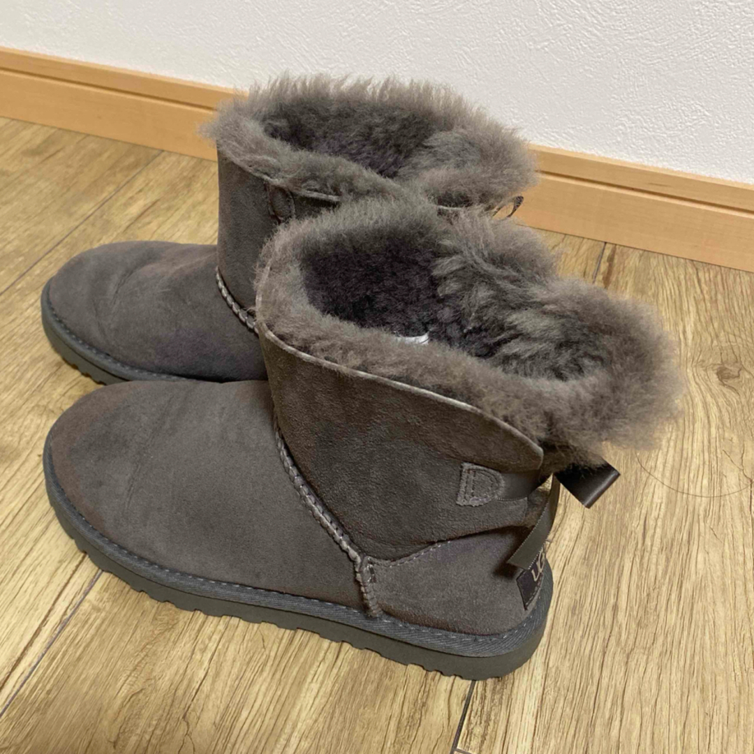 UGG(アグ)のUGG ムートンブーツ　バックリボン　グレー レディースの靴/シューズ(ブーツ)の商品写真