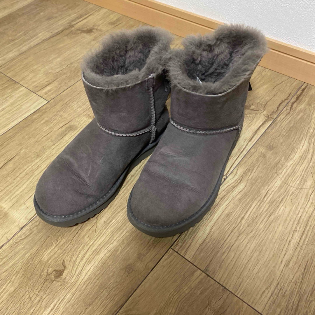 UGG(アグ)のUGG ムートンブーツ　バックリボン　グレー レディースの靴/シューズ(ブーツ)の商品写真