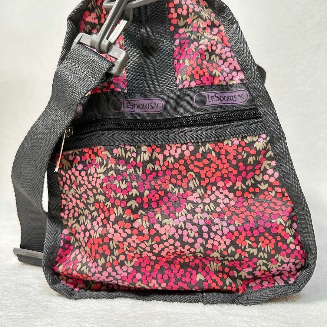 LeSportsac(レスポートサック)のLESPORTSACレスポートサック  ボストン　旅行バッグショルダー　花柄 レディースのバッグ(ボストンバッグ)の商品写真