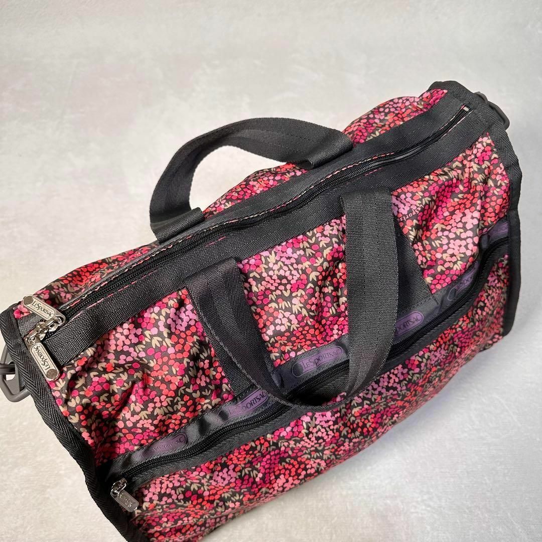 LeSportsac(レスポートサック)のLESPORTSACレスポートサック  ボストン　旅行バッグショルダー　花柄 レディースのバッグ(ボストンバッグ)の商品写真