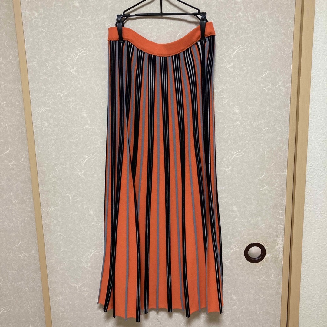 mercibeaucoup(メルシーボークー)のメルシーボークー ヤマ編みニット オレンジ スカート レディースのスカート(ロングスカート)の商品写真
