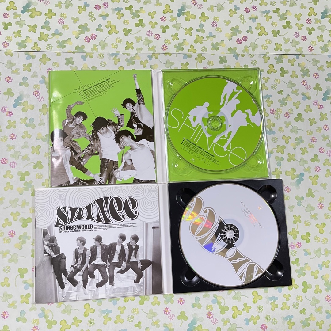 SHINee(シャイニー)のSHINee World THE FIRST ALBUM 韓国　CD アルバム エンタメ/ホビーのCD(K-POP/アジア)の商品写真