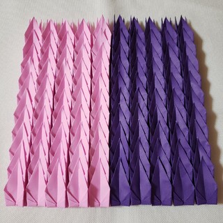うすいピンク色と紫色の折り鶴100羽(その他)