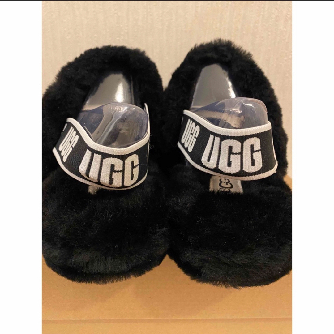 UGG(アグ)のUGG アグ スリッパ フラッフ イヤー スライド　サンダル　ブラック レディースの靴/シューズ(サンダル)の商品写真