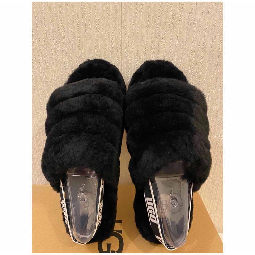 UGG(アグ)のUGG アグ スリッパ フラッフ イヤー スライド　サンダル　ブラック レディースの靴/シューズ(サンダル)の商品写真