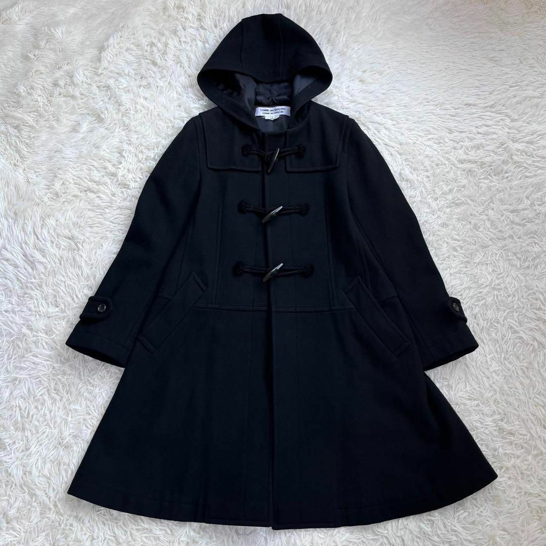 COMME des GARCONS(コムデギャルソン)の【美品】コムデギャルソン　コムコム　フレア&ロング ダッフルコート　メルトン　黒 レディースのジャケット/アウター(ダッフルコート)の商品写真