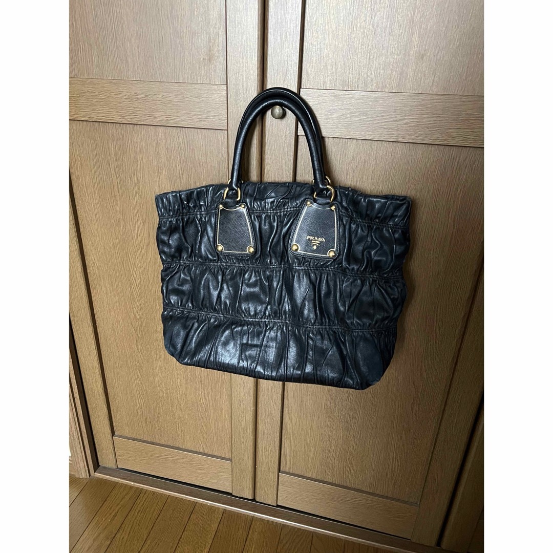 PRADA ハンドバッグ ロゴ金具 ギャザー レザー ブラックトートバッグ