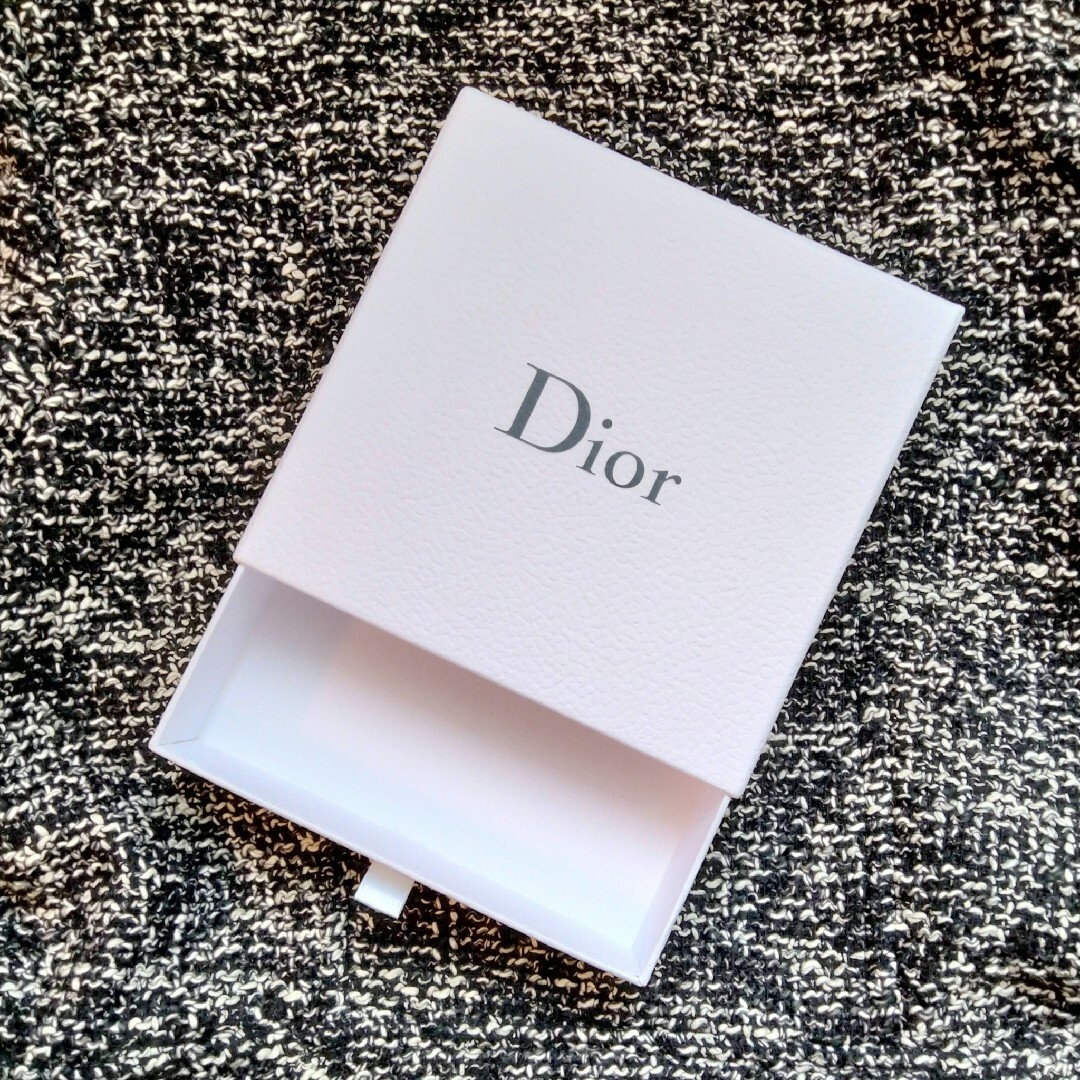 Christian Dior(クリスチャンディオール)の【Dior】BOX ノベルティ メイクボックス アクセサリーボックス Dior箱 コスメ/美容のメイク道具/ケアグッズ(その他)の商品写真