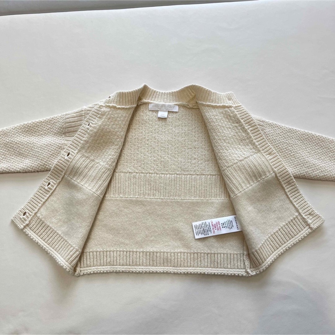 BURBERRY(バーバリー)の【美品】バーバリー　カシミヤニット　12M / 80cm アイボリー キッズ/ベビー/マタニティのベビー服(~85cm)(ニット/セーター)の商品写真