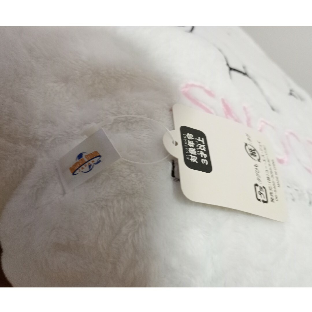 USJ(ユニバーサルスタジオジャパン)のユニバ　スヌーピー　肉球　クッション エンタメ/ホビーのおもちゃ/ぬいぐるみ(キャラクターグッズ)の商品写真