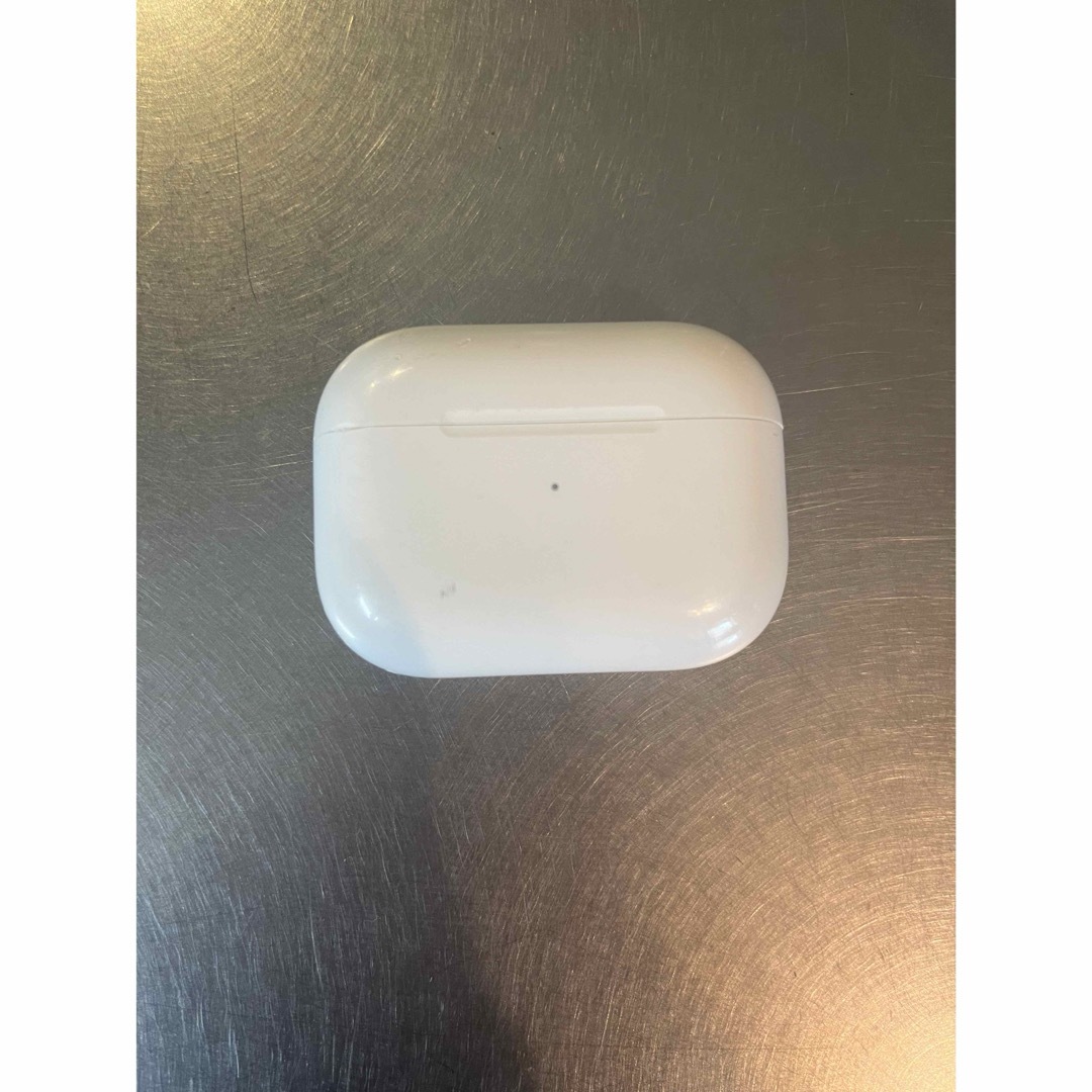 Apple(アップル)の【値下げ中！】◉AirPods Pro 充電ケース スマホ/家電/カメラのオーディオ機器(ヘッドフォン/イヤフォン)の商品写真