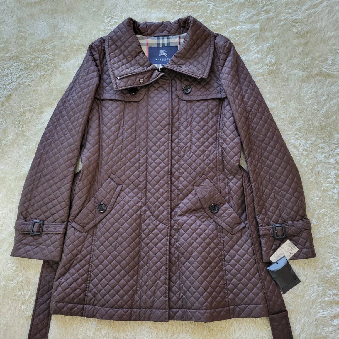 BURBERRY(バーバリー)の【奇跡の未使用タグ付き】サイズ42 バーバリー　キルティング　ベルト付きコート レディースのジャケット/アウター(トレンチコート)の商品写真