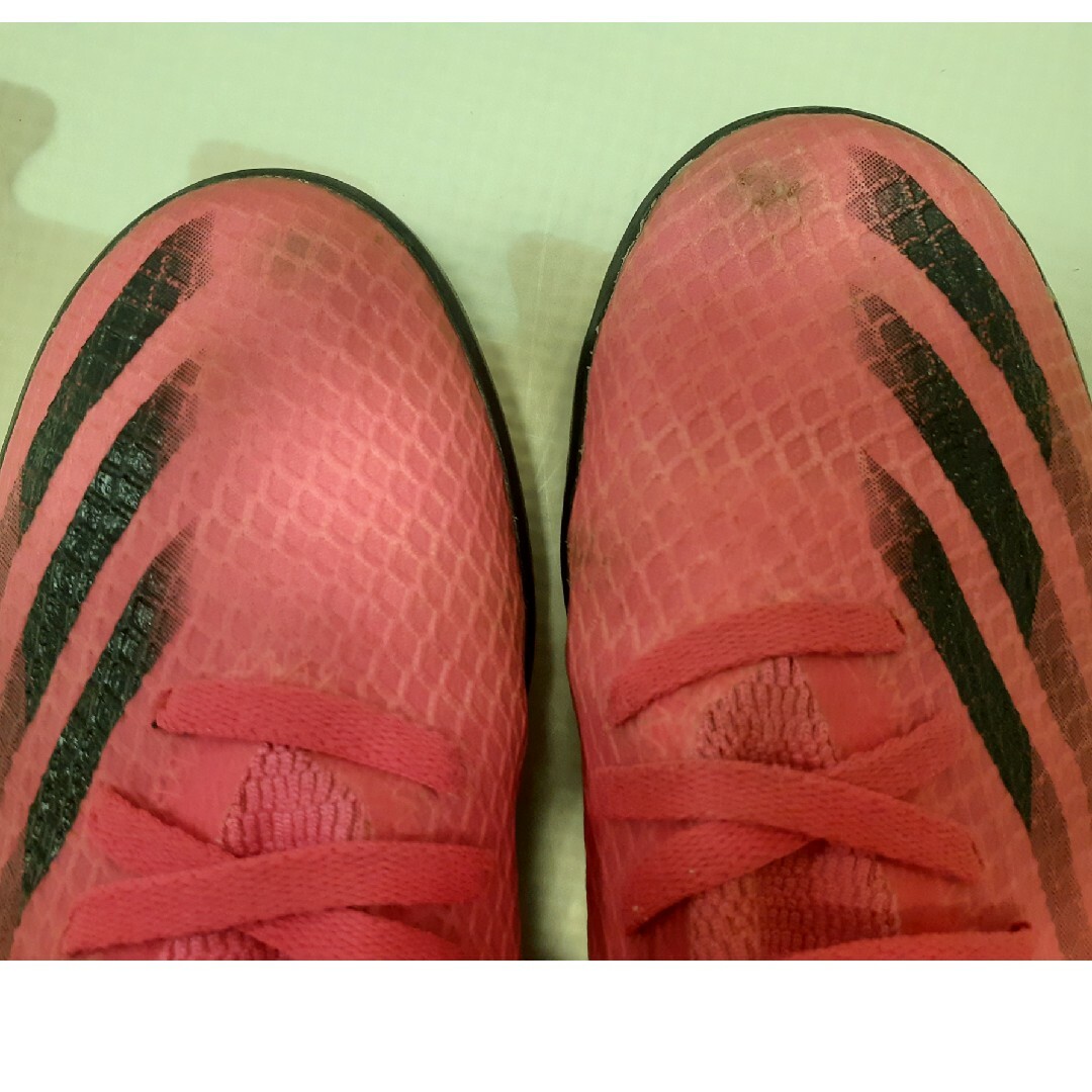 adidas(アディダス)のadidasサッカーフットサル　シューズ　22.0cm スポーツ/アウトドアのサッカー/フットサル(シューズ)の商品写真
