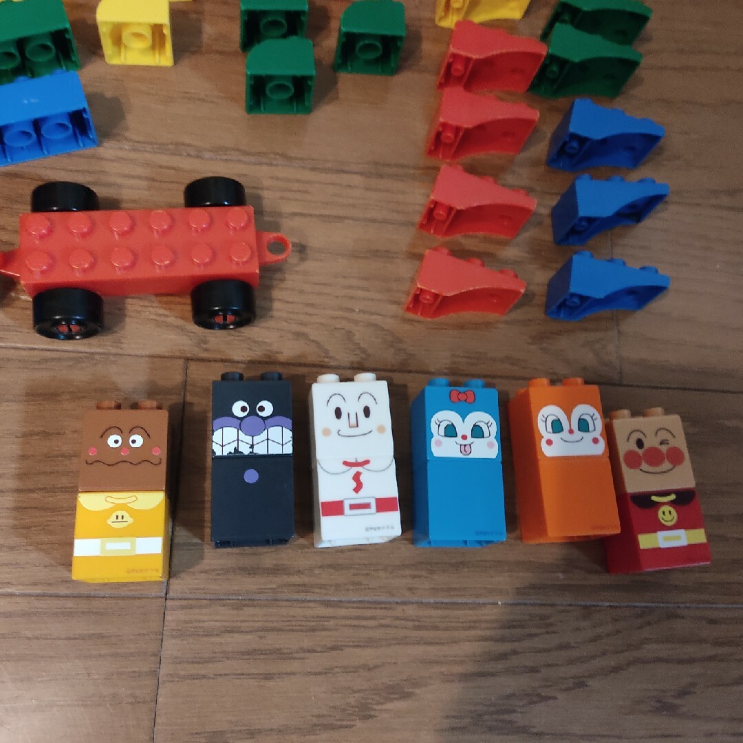 ブロック　収納BOXバケツ付き キッズ/ベビー/マタニティのおもちゃ(知育玩具)の商品写真