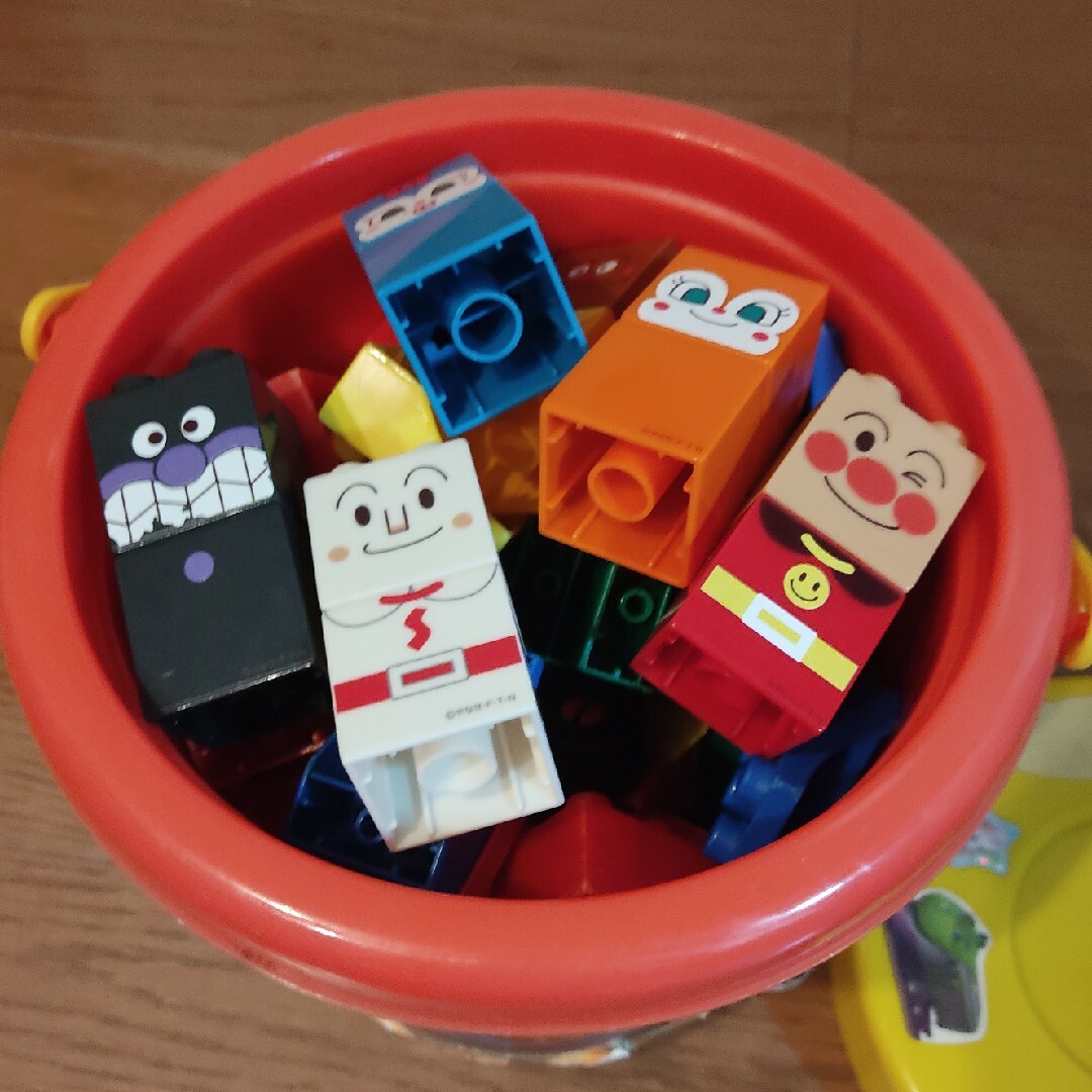ブロック　収納BOXバケツ付き キッズ/ベビー/マタニティのおもちゃ(知育玩具)の商品写真