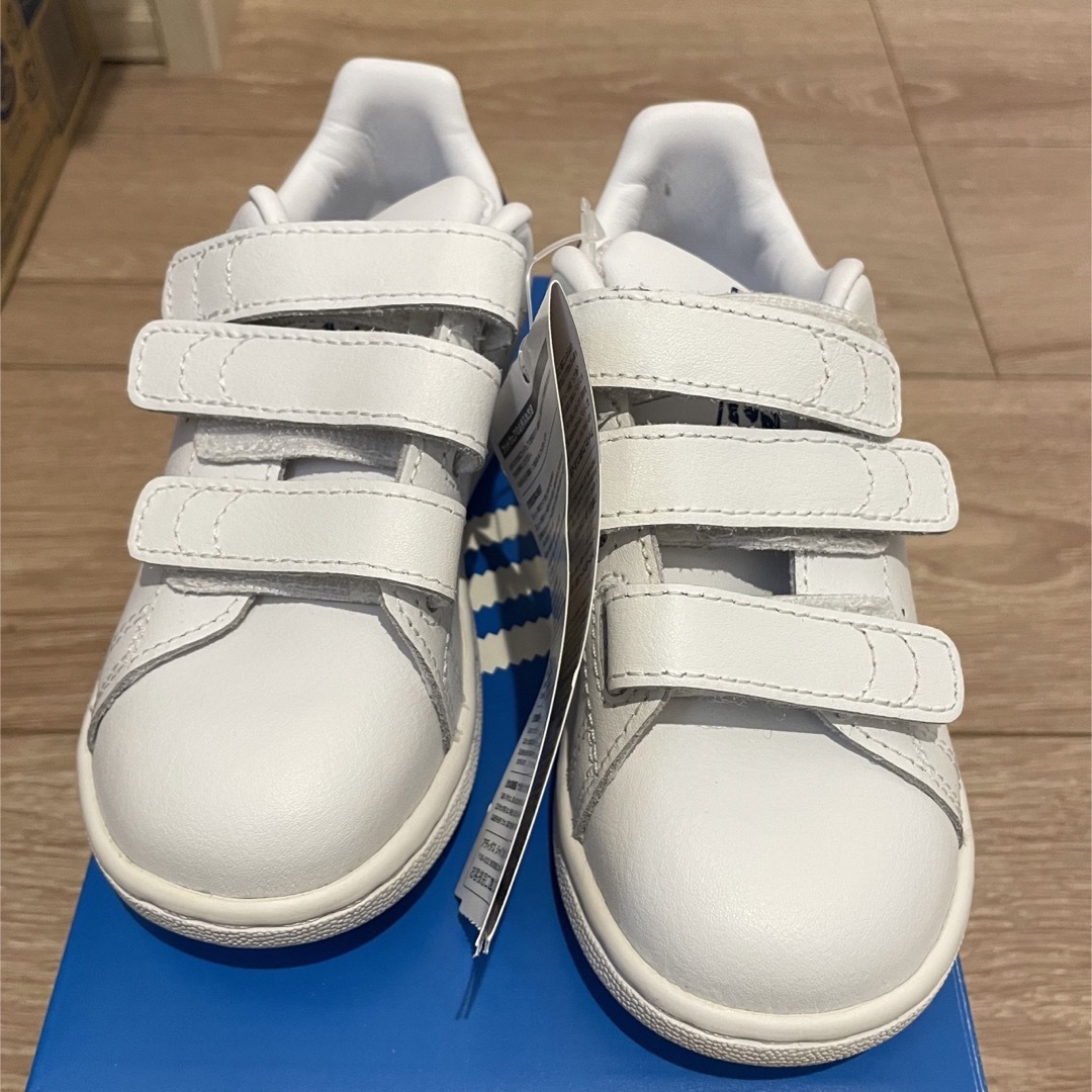 SUPERSTAR(スーパースター)のadidas キッズスニーカー　スタンスミス キッズ/ベビー/マタニティのキッズ靴/シューズ(15cm~)(スニーカー)の商品写真