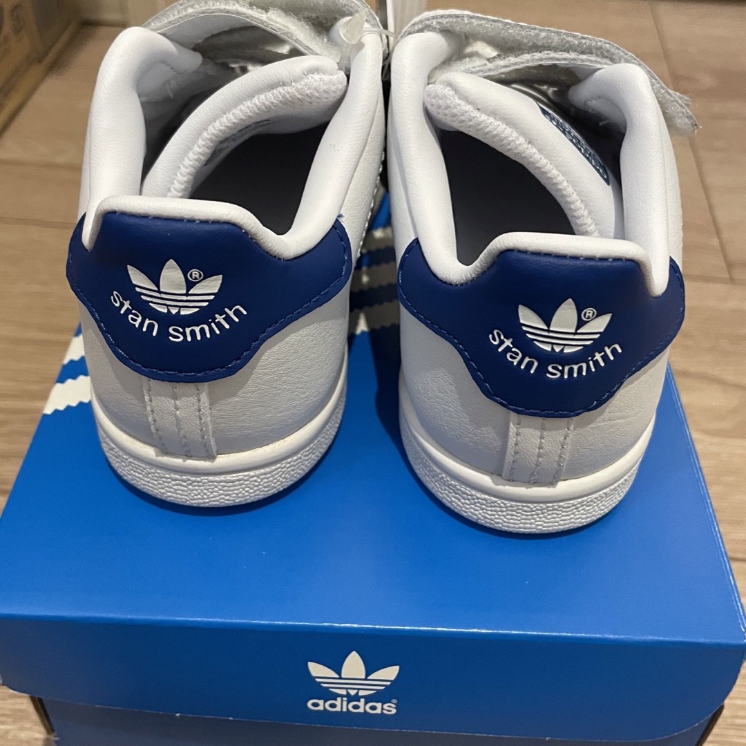 SUPERSTAR(スーパースター)のadidas キッズスニーカー　スタンスミス キッズ/ベビー/マタニティのキッズ靴/シューズ(15cm~)(スニーカー)の商品写真