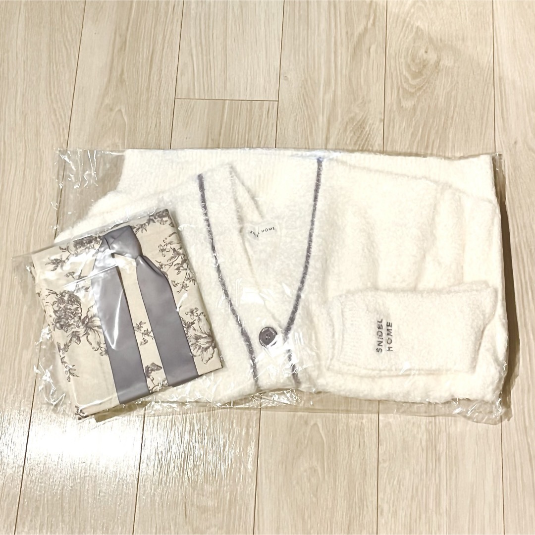 DimMoire ディムモアール AVENCHUMU レッグウォーマー 白 DimMoire ディムモアール AVENCHUMU レッグウォーマー 白