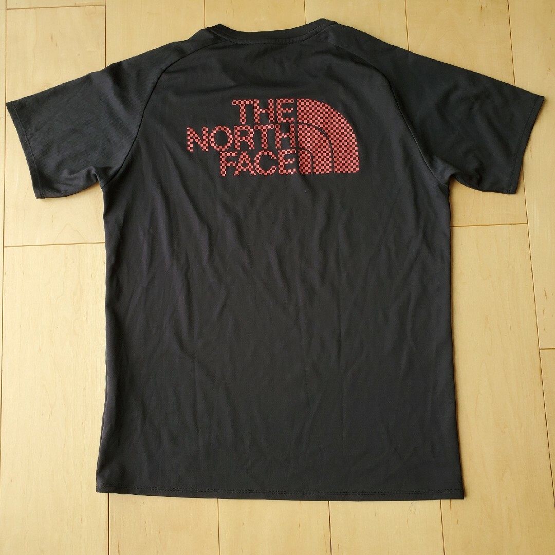 THE NORTH FACE(ザノースフェイス)の【送料無料】ノースフェイス Tシャツ 黒 メンズ L メンズのトップス(Tシャツ/カットソー(半袖/袖なし))の商品写真