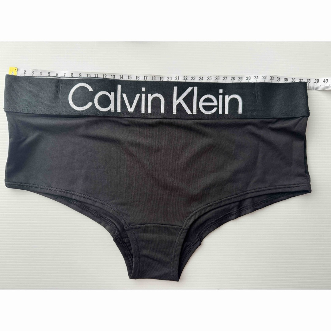 Calvin Klein(カルバンクライン)の大きめロゴ Calvin Klein ショーツ Mサイズ 3枚セット レディースの下着/アンダーウェア(ショーツ)の商品写真