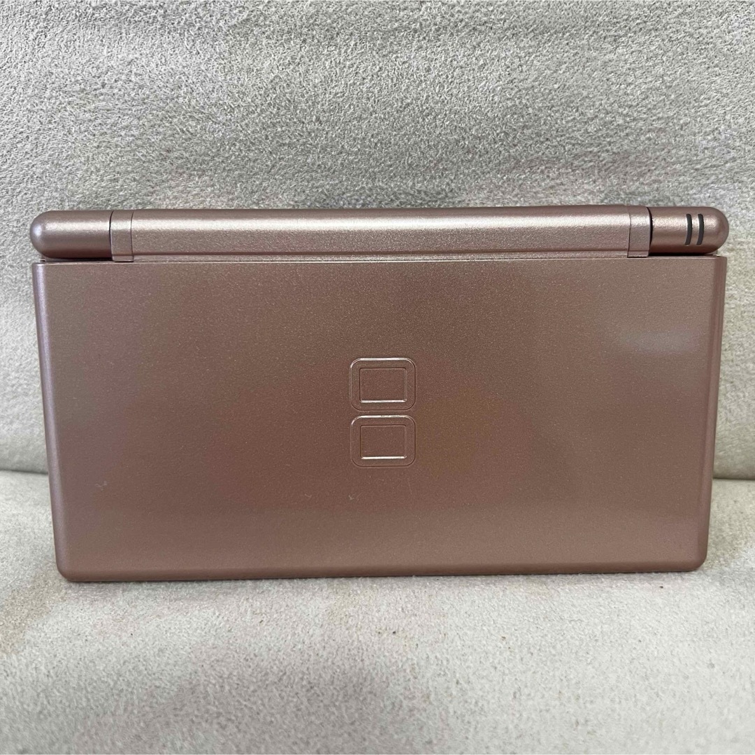 ニンテンドーDS(ニンテンドーDS)のNintendo DS lite （メタリックロゼ） エンタメ/ホビーのゲームソフト/ゲーム機本体(携帯用ゲーム機本体)の商品写真