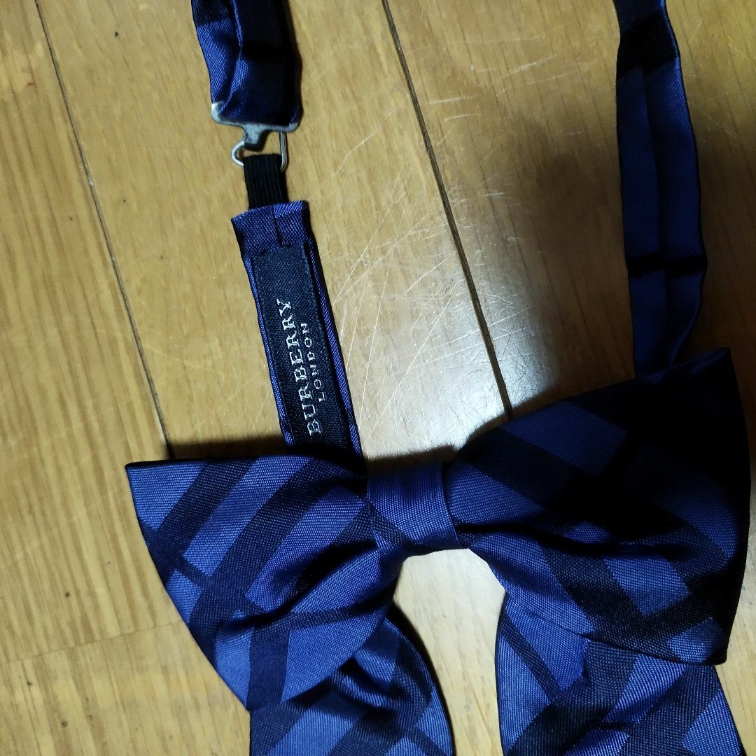 BURBERRY(バーバリー)の美品165160155女子 バーバリーロンドン ループ式リボンタイブルー　シルク キッズ/ベビー/マタニティのキッズ服女の子用(90cm~)(ドレス/フォーマル)の商品写真