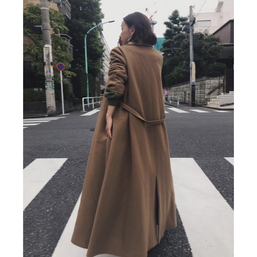 Ameri VINTAGE(アメリヴィンテージ)のBELT FLARE LONG COAT キャメル レディースのジャケット/アウター(ロングコート)の商品写真