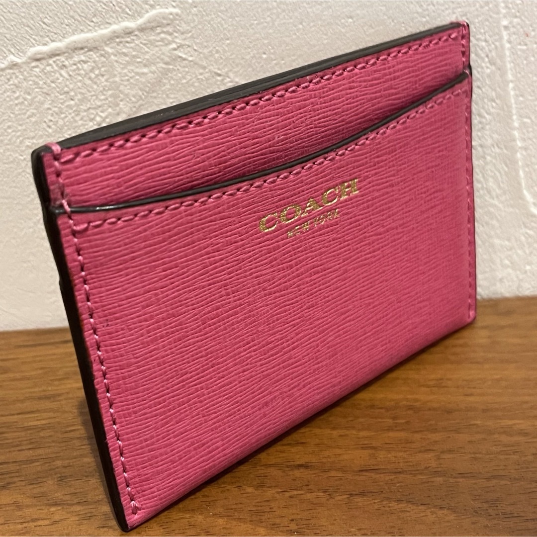 COACH(コーチ)のコーチ COACH レザー　カードケース 名刺入れ　ピンク系　未使用品 レディースのファッション小物(名刺入れ/定期入れ)の商品写真