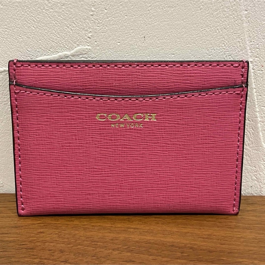 COACH(コーチ)のコーチ COACH レザー　カードケース 名刺入れ　ピンク系　未使用品 レディースのファッション小物(名刺入れ/定期入れ)の商品写真