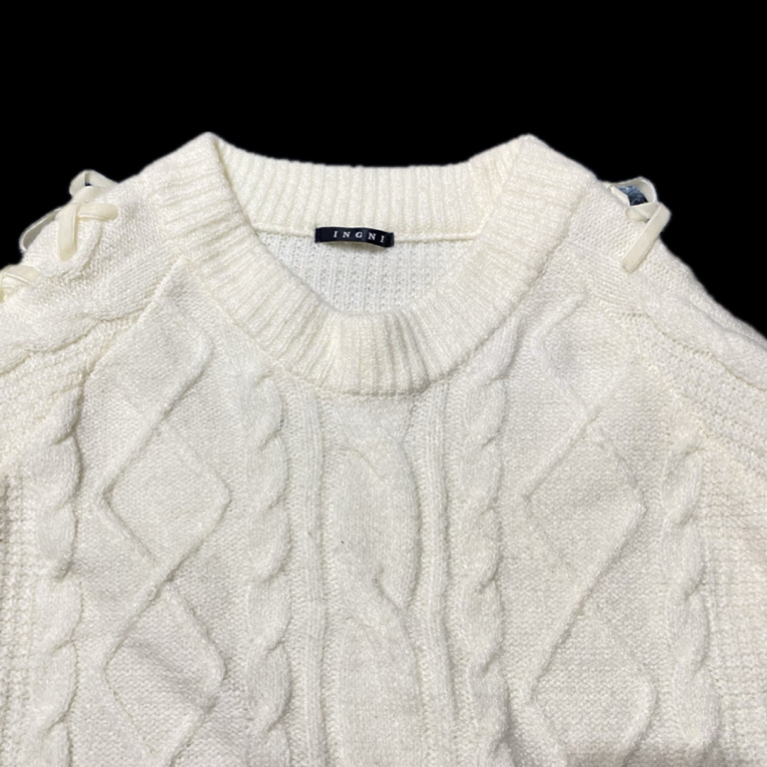 INGNI(イング)のINGNI イング ホワイト 白 ケーブルニット セーター 編み上げ リボン M レディースのトップス(ニット/セーター)の商品写真