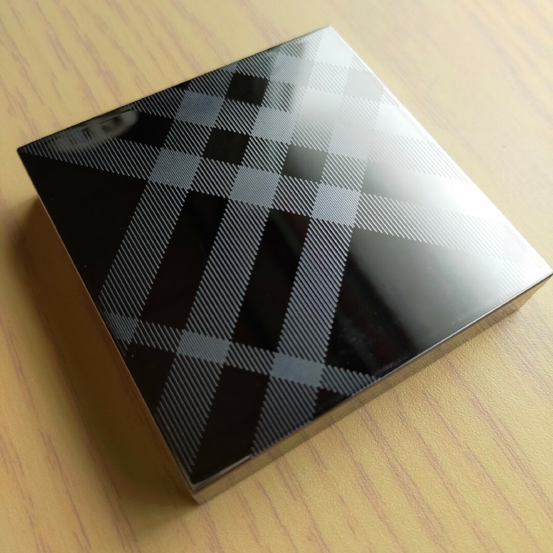 BURBERRY(バーバリー)のBurberry Check Fashion Palette コスメ/美容のベースメイク/化粧品(チーク)の商品写真